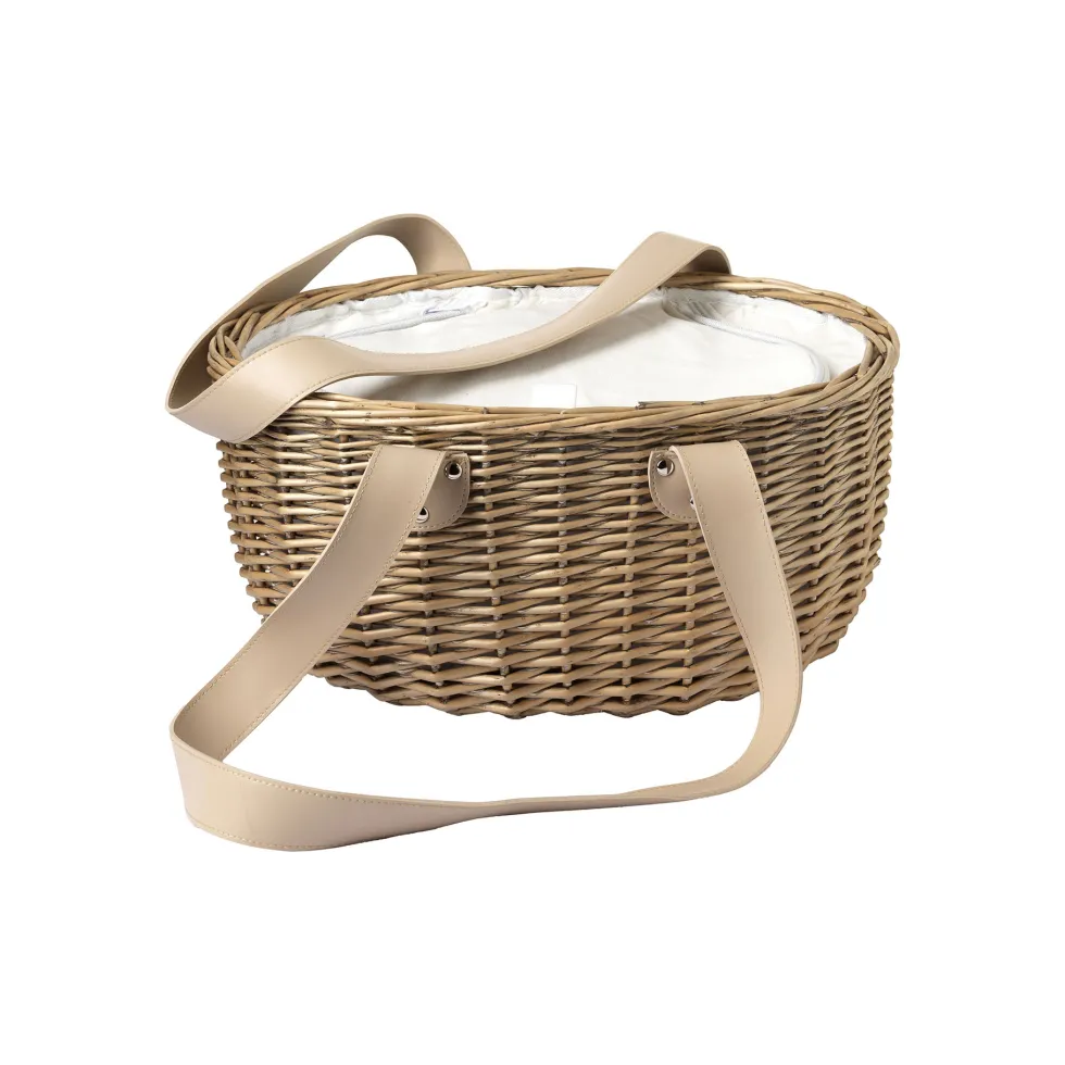 Cestino picnic. Esterno in vimini intrecciato con interno termico e tavolino pieghevole con vano porta bicchiere. Pratiche maniglie per il trasporto, chiusura con zip. 42 x 28 x h 19 cm - Subway