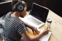 Cuffie wireless over-ear Audio-Technica ATH-M50xBT2 con cavo e microfono