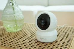 Ezviz Videocamera Da Interno Motorizzata Fhd Wi-Fi E Vis. Nott. Smart