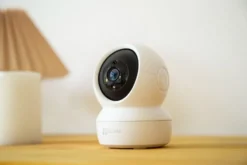 Ezviz Videocamera Da Interno Motorizzata Fhd Wi-Fi E Vis. Nott. Smart