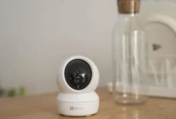 Ezviz Videocamera Da Interno Motorizzata Fhd Wi-Fi E Vis. Nott. Smart