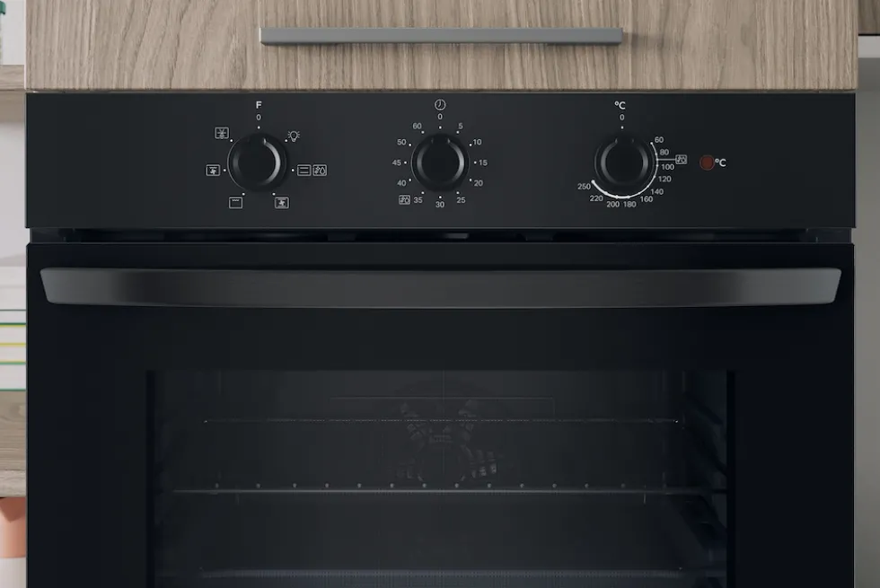 Forno elettrico Indesit IO235HB multifunzione con pulizia idrolitica