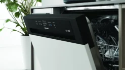 Lavastoviglie Indesit I3BL634B da incasso, 14 coperti e 44 dB