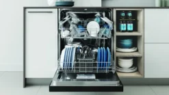 Lavastoviglie Indesit I3BL634B da incasso, 14 coperti e 44 dB