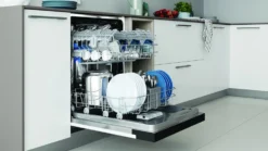 Lavastoviglie Indesit I3BL634B da incasso, 14 coperti e 44 dB