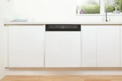 Lavastoviglie Indesit I3BL634B da incasso, 14 coperti e 44 dB
