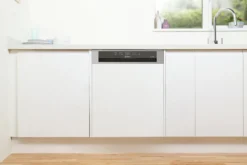 Lavastoviglie Indesit I3BL634X da incasso parziale, 14 coperti e 44 dB
