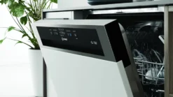 Lavastoviglie Indesit I3BL634X da incasso parziale, 14 coperti e 44 dB