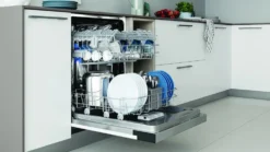 Lavastoviglie Indesit I3BL634X da incasso parziale, 14 coperti e 44 dB