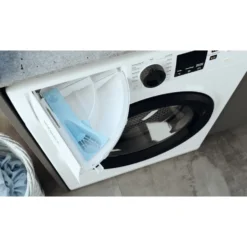 Lavatrice Hotpoint Ariston NF827WKIT con capacità 8kg e funzione vapore