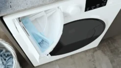 Lavatrice Hotpoint Ariston RSSG725DIT, carica frontale 7kg, 1200 giri