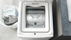 Lavatrice Hotpoint Ariston WMTG725BIT, carico dall'alto 7 kg, 1200 giri