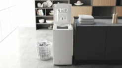 Lavatrice Hotpoint Ariston WMTG725BIT, carico dall'alto 7 kg, 1200 giri