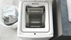 Lavatrice Hotpoint Ariston WMTG725BIT, carico dall'alto 7 kg, 1200 giri