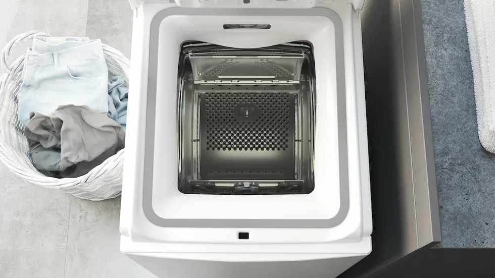 Lavatrice Hotpoint Ariston WMTG725BIT, carico dall'alto 7 kg, 1200 giri