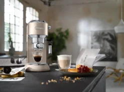 Macchina da caffè manuale Dedica metallic EC 785 Beige