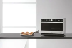 Microonde combinato Whirlpool MWSC9133SX con vapore e tecnologia 6° SENSO