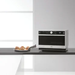 Microonde combinato Whirlpool MWSC9133SX con vapore e tecnologia 6° SENSO