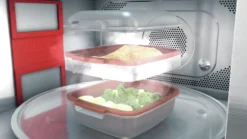Microonde combinato Whirlpool MWSC9133SX con vapore e tecnologia 6° SENSO