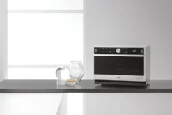 Microonde combinato Whirlpool MWSC9133SX con vapore e tecnologia 6° SENSO