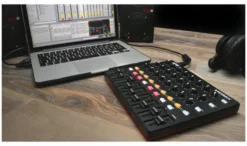 Mixer disc jockey Akai Professional MIDIMIX MIDIMIX Black e Red