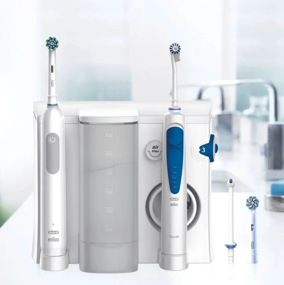 Oral B Spazzolino El. + Idropulsore Oxyjet 8800 Osc/Min 20.000 Puls/Min