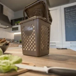 Pattumiera forata per umido 10 litri con plastica riciclata