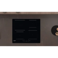 Piano cottura a induzione Hotpoint Ariston HQ5660SNE con Power Management e Booster