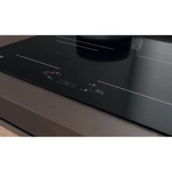 Piano cottura a induzione Hotpoint Ariston HQ5660SNE con Power Management e Booster