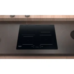 Piano cottura a induzione Hotpoint Ariston HQ5660SNE con Power Management e Booster