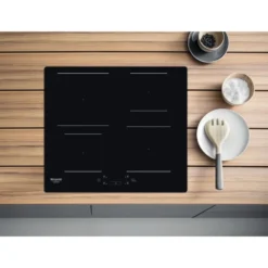 Piano cottura a induzione Hotpoint Ariston HQ5660SNE con Power Management e Booster