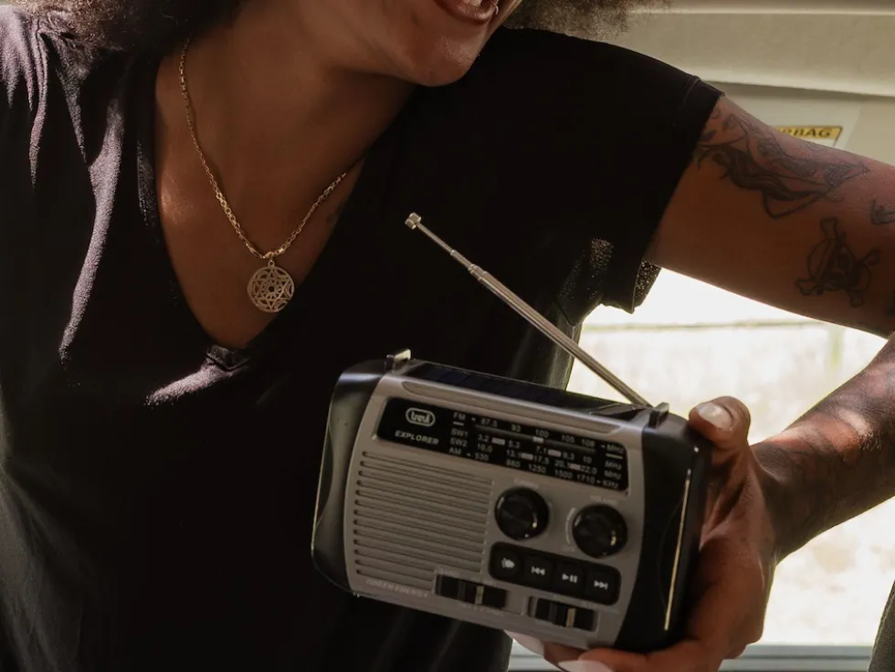 Radio portatile Trevi RA 7F30 BT con ricarica solare e dinamo