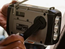 Radio portatile Trevi RA 7F30 BT con ricarica solare e dinamo