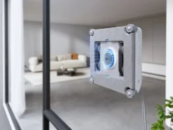 Robot lavavetri Ecovacs Winbot Mini 2 EU con pulizia bordi ravvicinata