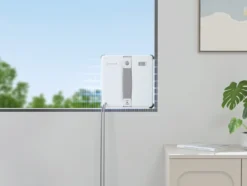Robot lavavetri Ecovacs Winbot Mini 2 EU con pulizia bordi ravvicinata