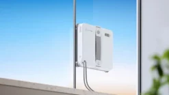 Robot lavavetri Ecovacs Winbot Mini 2 EU con pulizia bordi ravvicinata