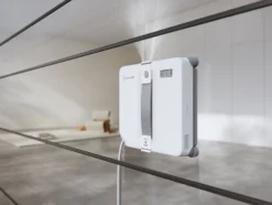 Robot lavavetri Ecovacs Winbot Mini 2 EU con pulizia bordi ravvicinata