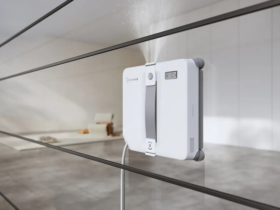 Robot lavavetri Ecovacs Winbot Mini 2 EU con pulizia bordi ravvicinata