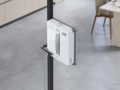 Robot lavavetri Ecovacs Winbot Mini 2 EU con pulizia bordi ravvicinata