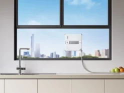 Robot lavavetri Ecovacs Winbot Mini 2 EU con pulizia bordi ravvicinata
