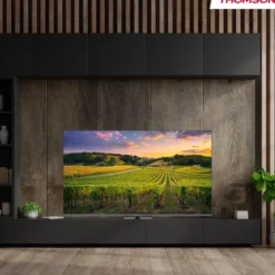 Smart TV QLED Thomson 65 pollici 4K Google TV con supporto girevole
