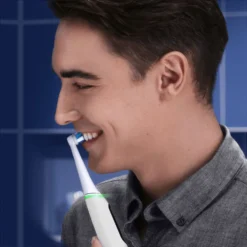 Spazzolino elettrico Oral B iO6 con 5 modalità di pulizia